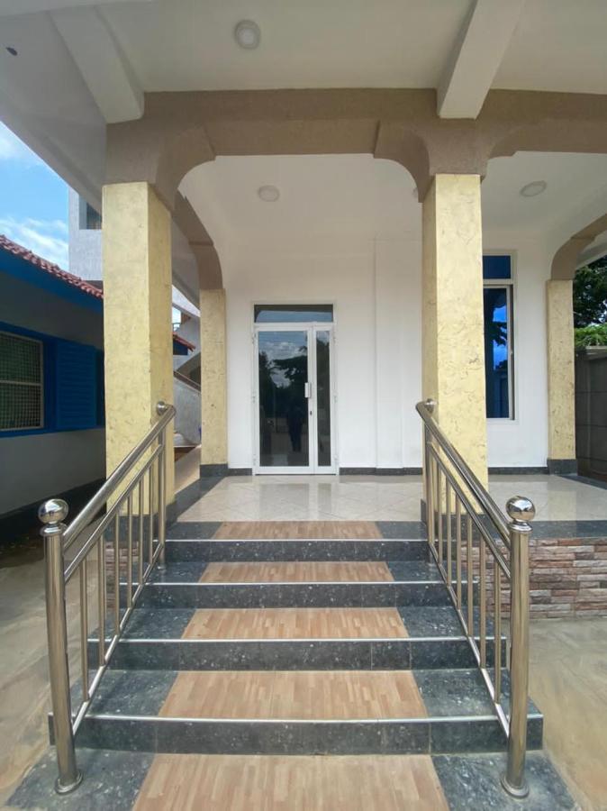Phyllen Hotel Tanga Exterior foto